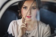 SESJA FOTOGRAFICZNA NAJPIĘKNIEJSZEJ TORUNIANKI W SZKOLNYM MUZEUM MOTORYZACJI