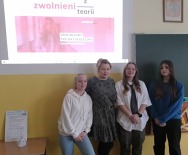 „ZWOLNIENI Z TEORII” W SAMOCHODÓWCE