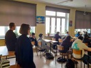 Kl. 1dT, razem z p. Robertem Stokowieckim wsłuchują się w wykład Łukasza